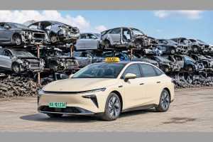 Der Markt für Elektroautos verändert sich derzeit schnell. E-Fahrzeuge drohen, zum kurzlebigen Technologieprodukten zu werden. Bild: KI-generiert