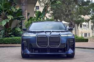 https://taxi-heute.deDie große Niere an der Front ist natürlich illuminiert.| Foto: BMW 