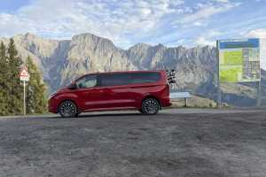 https://taxi-heute.deDank Allrad kommt der Ford am Berg weit.| Foto: Ford
