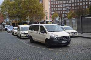 Taxifahrer in Koblenz - der zunehmende Konkurrenzdruck durch digitale Vermittlungsplattformen wie Uber macht dem Gewerbe zu schaffen.| Foto: Dietmar Fund