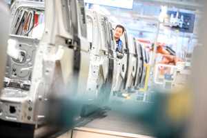 Verkauft sich schleppend: Der ID. Buzz im VW-Werk Hannover erfüllt die Erwartungen nicht, wie auch weitere Konzern-Stromer der ID-Reihe. | Foto: VWN