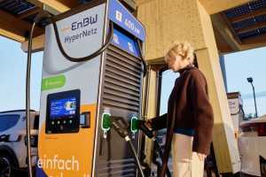 Großer Aufwand für die Nacheichung öffentlicher Ladesäulen monieren zahlreiche Branchenverbände. | Foto: EnBW