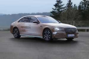 Das Projekt setzt auf eine serienbasierte Fahrzeugarchitektur mit redundanten Systemen für den fahrerlosen Betrieb im öffentlichen Raum. | Foto: Mercedes-Benz AG