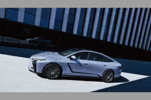 Der neue ES legte in allen Belangen zu und kommt in zwei E-Versionen. Leider wurde er auch viel zu groß für Europa. | Foto: Lexus