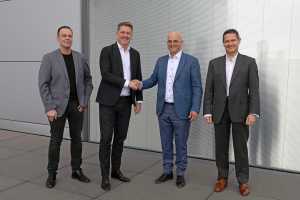 Mit einer Zukunftsvereinbarung will man die Wettbewerbsfähigkeit und Zukunftssicherheit der deutschen Standorte festigen. Rainer Schirmer, Stellvertretender Vorsitzender des Gesamtbetriebsrats, CEO Gernot Döllner, Gesamtbetriebsratsvorsitzender Jörg Schlagbauer und Personalvorstand Xavier Ros (von links). | Foto: Audi