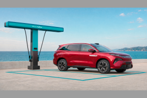 Mit 5,04 Metern Länge bietet der neue BYD Atto 8 Platz für drei Sitzreihen. Bei voller Bestuhlung fasst der Kofferraum 270 Liter, unter der Fronthaube stehen weitere 136 Liter zur Verfügung. | Foto: BYD
