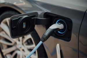 Moderne Elektrofahrzeuge erreichen Reichweiten, die nahezu alle alltäglichen Pkw-Fahrten abdecken. | Foto: CHUTTERSNAP via Unsplash