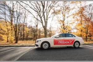 Noch gehört Freenow Mercedes-Benz und BMW. Die beiden Autohersteller wollen die Mobilitätsplattform aber los werden.| Foto: Freenow