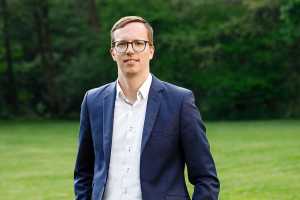 Fabian Seithel, Associate Vice President Sales and Business Development EMEA bei Geotab zeigt die sechs häufigsten Fehler auf, die sich negativ auf die Reichweite von EVs im Winter auswirken. (Foto: Claudia Fahlbusch)