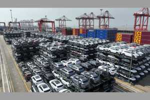 Hybrid-Schwemme: Nachdem die EU bei den Zöllen eine Flanke offen ließ, nutzten die China-Marken die Gelegenheit schnell und forcierten die Hybrid-Exporte massiv. Im Bild: Autos für den Export im Hafen Taicang in Jiangsu. | Foto: dpa/XinHua