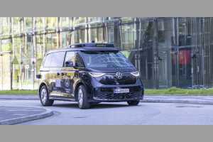Der ID.Buzz AD soll ab 2026 vollautonom in den USA unterwegs sein - leider in Kooperation mit Uber.| Foto: Moia