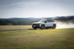 Auf unbefestigten Straßen kommt der Compass 4xe auch sehr weit. | Foto: Jeep