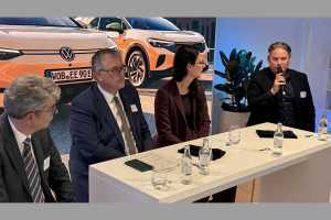Diskussionsrunde im VW Drive. Der BVTM lud zum Parlamentarischen Abend.| Foto: BVTM