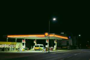 Eine Shell-Tankstelle – Symbolbild für das wachsende Netz an Schnelllade-Standorten des Unternehmens in Deutschland. | Foto: Krzysztof Hepner via Unsplash