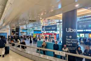 Landet man in Lissabon ist die Werbung von Uber omnipräsent.| Foto: T. Kanzler
