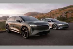 Das SUV Gravity (vorn) hat die Limousine Air absatzseitig schon 2025 weit hinter sich gelassen. Deshalb plant man die Zukunft mit KEINEN weiteren Limousinen. | Foto: Lucid Motors