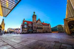 Ab Mai 2026 gelten in Chemnitz neue Taxi-Grundgebühren sowie strengere Anforderungen an bargeldlose Bezahlmöglichkeiten. | Foto: Maximilian Scheffler via Unsplash