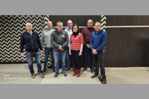 Mecklenburg-Vorpommern Taksi Derneği'nin yeni yönetim kurulu soldan sağa: Oliver Gurk, Maik Göricke, Thomas Marquardt, Başkan Guido Sembach, Nadja Sabielny, Christian Teetz ve Ronny Bohun. Fotoğraf: tami-mv