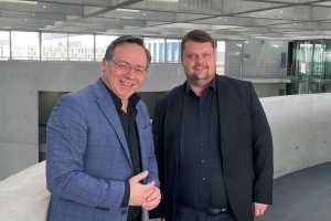 Patrick Meinhardt, Hauptgeschäftsführer des Taxi- und Mietwagenverbands Deutschland (TMV) mit Martin Kröber (SPD) | Foto: Taxi- und Mietwagenverband Deutschland e.V. 