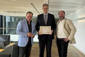 (v. l. n. r.): Patrick Meinhardt, ehem. Bundesverkehrsminister Patrick Schnieder, Sascha Waltemate. |Foto: VSPV