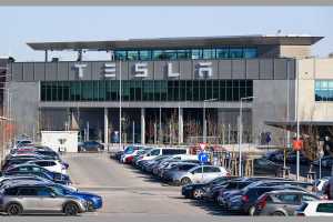 Die Tesla Gigafactory in Berlin-Brandenburg ist die einzige Fabrik des amerikanischen E-Auto-Pioniers Elon Musk in Europa. | Foto: Patrick Pleul/dpa