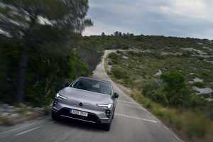 Steiniger Weg: Trotz Neuheiten wie dem EX60 kommt Volvo nicht voran und muss auf ein desaströses Quartal mit Jobabbau reagieren. | Foto: Volvo