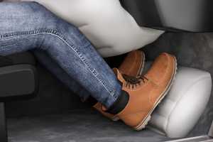 Der Active Heel Airbag soll vor allem bei nach hinten gerückter Sitzposition die Sicherheit massiv erhöhen. (Foto: ZF Lifetec)