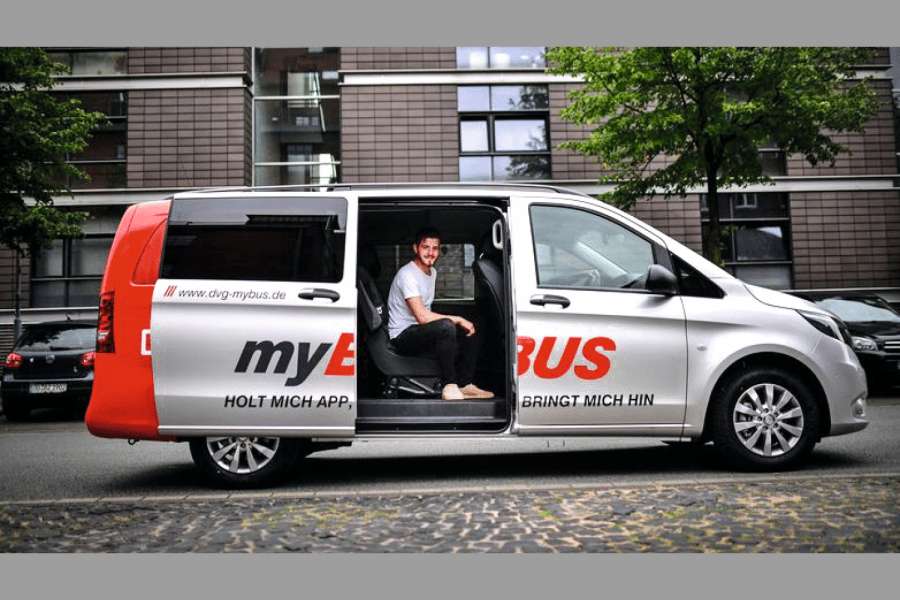 Die Fahrzeuge von „myBUS“ haben fünf Sitzplätze und sind auffällig und werbewirksam gestaltet. | Bild: Duisburger Verkehrsgesellschaft