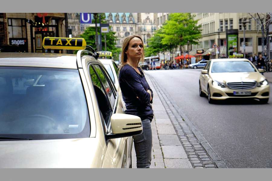 Die TV-Reporterin Stefanie Gromes fuhr eine Woche lang Taxi und machte einen Film darüber. | Bild: SWR-Pressestelle/Fotoredaktion