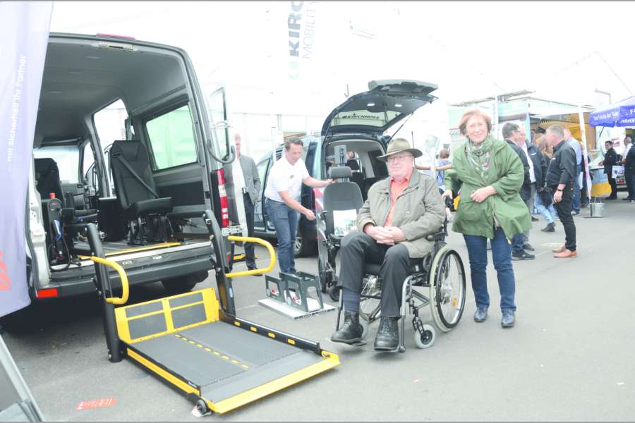Jolanta Schmelzer und ihr Mann Hans-Jochen Kerscher hoffen nach der RETTmobil auf Ratschläge von Praktikern. | Bild: Dietmar Fund
