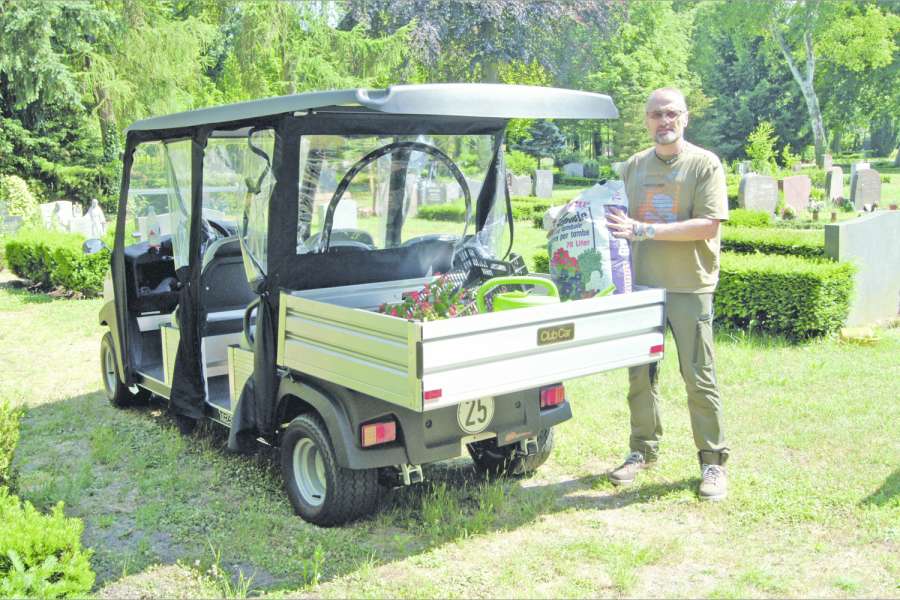 Wie einige andere Friedhöfe in Deutschland nutzt auch der Hanauer ein Golfwägelchen zum Transport von Besuchern. Bild: HIS