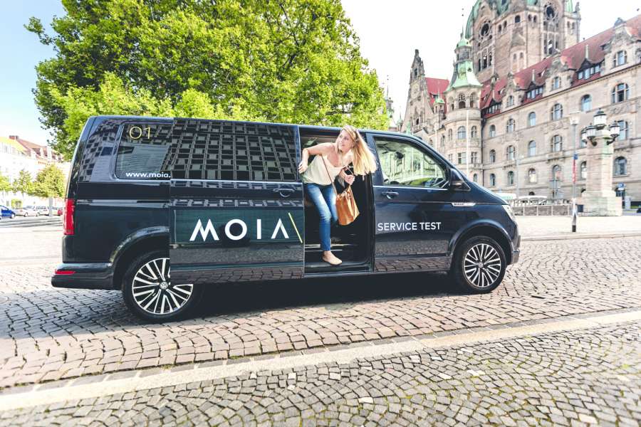 MOIA setzt zunächst VW T 6 als Shuttle ein, muss aber nach und nach auf Elektrofahrzeuge umstellen. Bild: MOIA