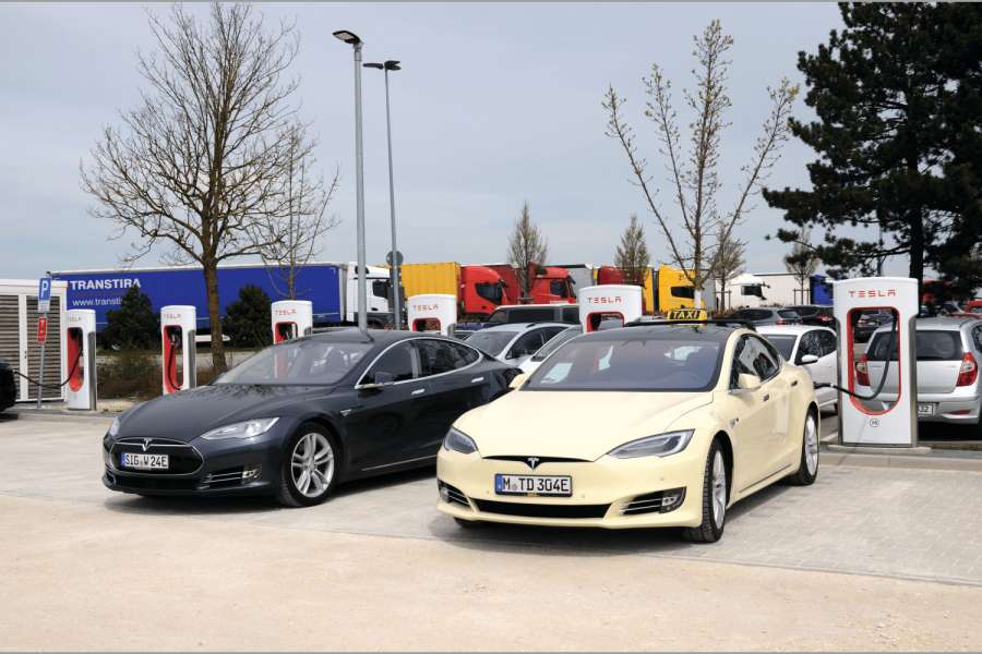  Kurierfahrten sind meist terminkritisch. Da stört selbst das halbstündige Schnellladen bei enem Rasthaus. Bild: Dietmar Fund 