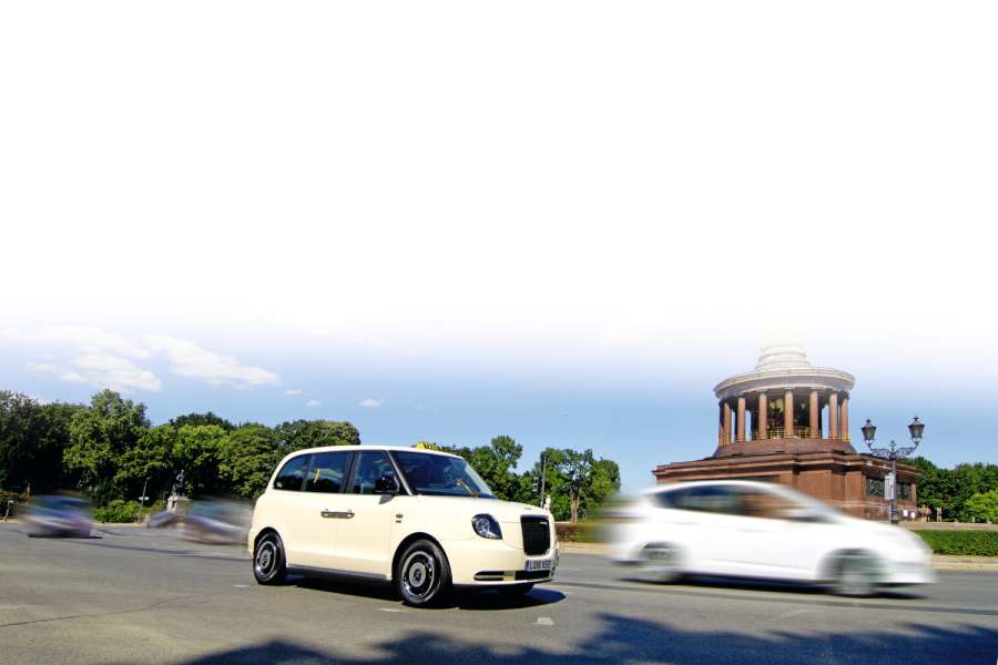 Das Elektrotaxi LEVC TX kann seine Reichweite von 130 Kilometern über einen Benzinmotor verlängern. Bild: LEVC