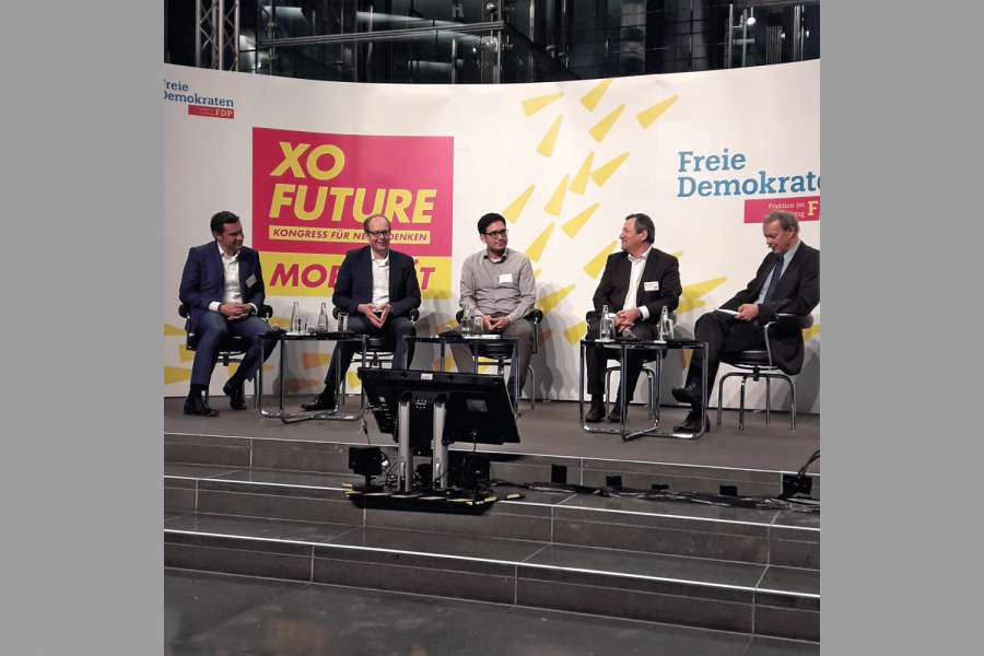 Auf dem Podium saßen (v.l.): Jan Schilling, Prof. Dr. Justus Haucap, Bruno Ginnuth, Hermann Waldner und Moderator Henning Krumrey. Bild: Matthias Roeser