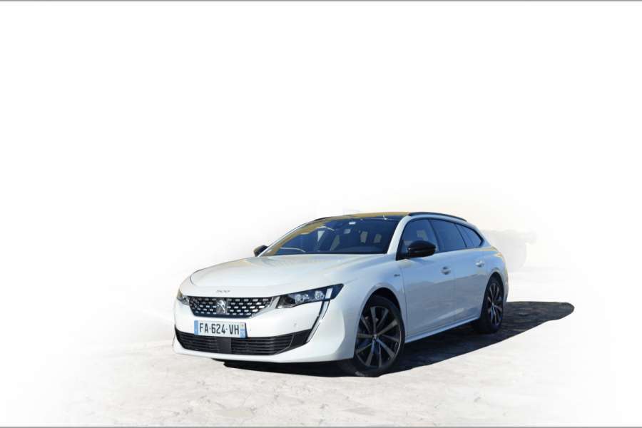 Der Peugeot 508 SW hat serienmäßig Voll-LED-Scheinwerfer. INTAX entwickelt ein Taxi-Paket für ihn. Bild: Dietmar Fund