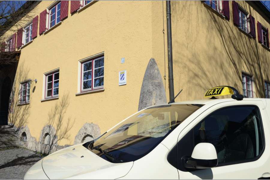 Die meisten Taxiunternehmer werden ihre Steuererklärung über den Steuerberater abgeben und müssen nichts persönlich beim Finanzamt einwerfen. Bild: Dietmar Fund