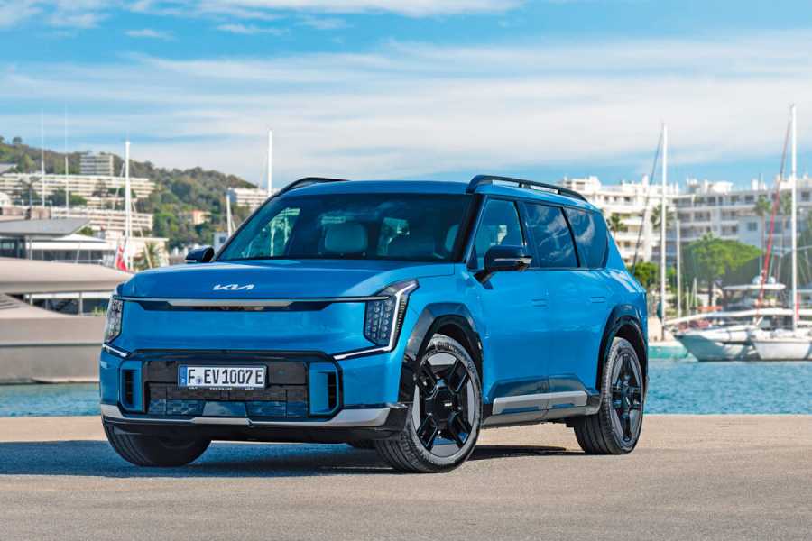 Die Launch Edition rollt auf mächtigen 21-Zoll-Rädern, die der Reichweite schaden, aber nicht dem Fahrkomfort. Bild: Kilian Blees/Kia
