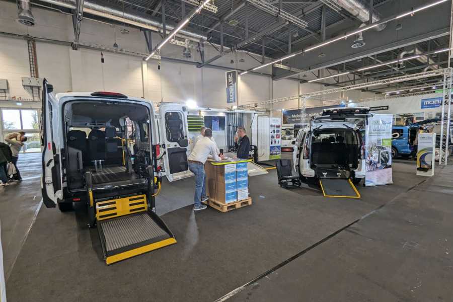 Inklusionstaxis in verschieden Größen bei MobiLTec. Bild: T. Kanzler