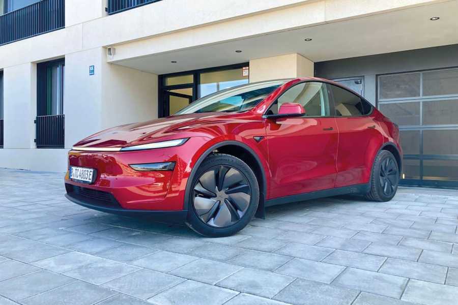 Tesla polarisiert – einst, weil man damit zu den Vorreitern der E-Mobilität zählte. Zuletzt allerdings eher, weil sich Tesla-Chef Elon Musk immer mehr ins politische Abseits manövrierte. Bild: G. Soller