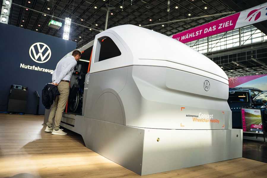 Volkswagen denkt über einen Inklusionsfahrdienst nach, der ohne Fahrpersonal auskommt. Noch ist das Projekt nur eine Studie. Bild: VW