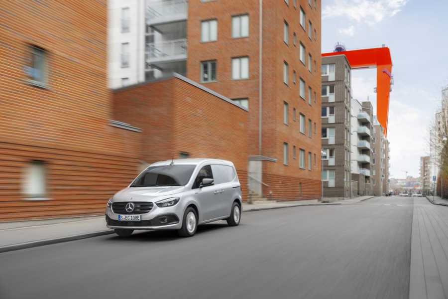 Flott in der Stadt: Der E-Antrieb sorgt für zackigen Antritt an der Ampel und guten Durchzug auf der Landstraße. | Foto: Mercedes-Benz
