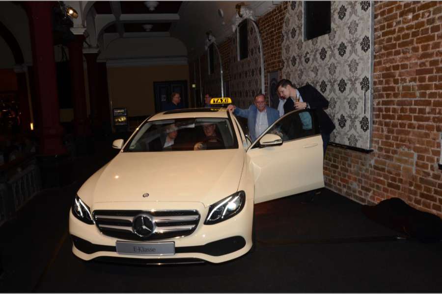 Bild:Impressionen vom BZP und dem neuen E-Klasse-Taxi