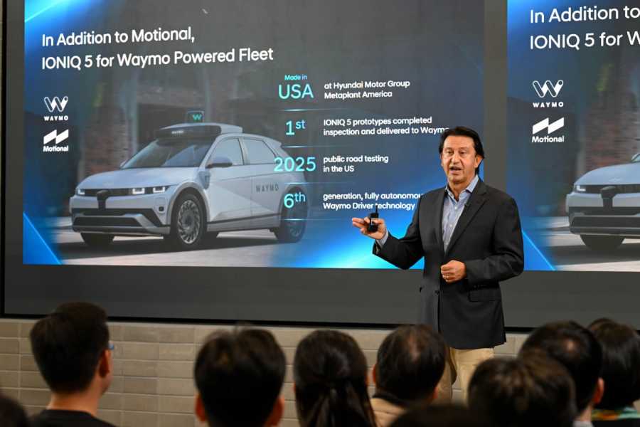 https://taxi-heute.deHyundai-CEO José Muñoz erklärt die Vorzüge des Ioniq 5 als Robotaxi.| Foto: press-inform
