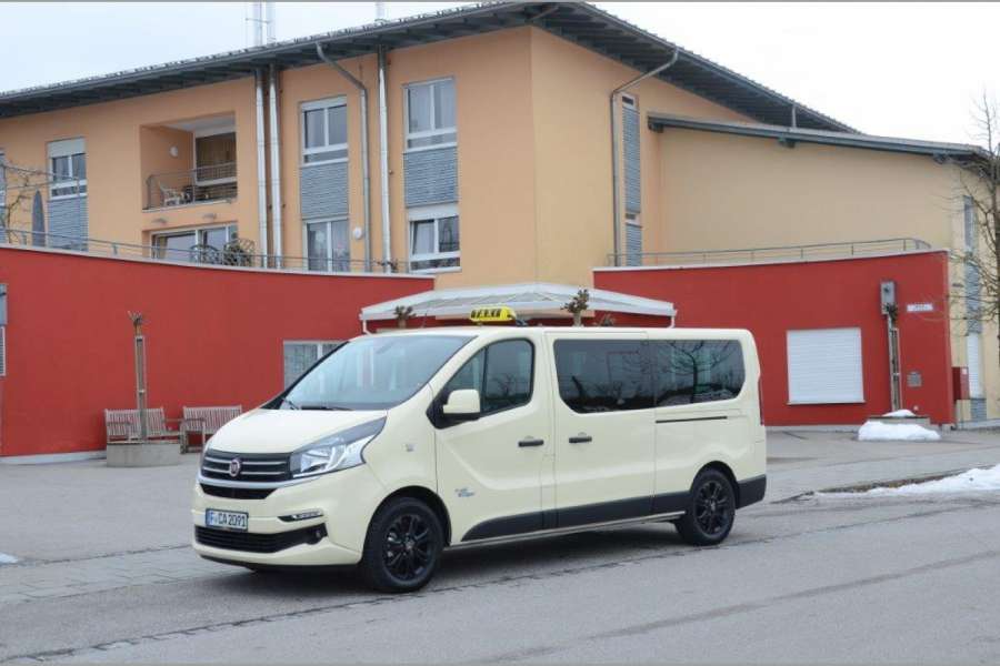 Bild:Fiat Talento Rollstuhltaxi