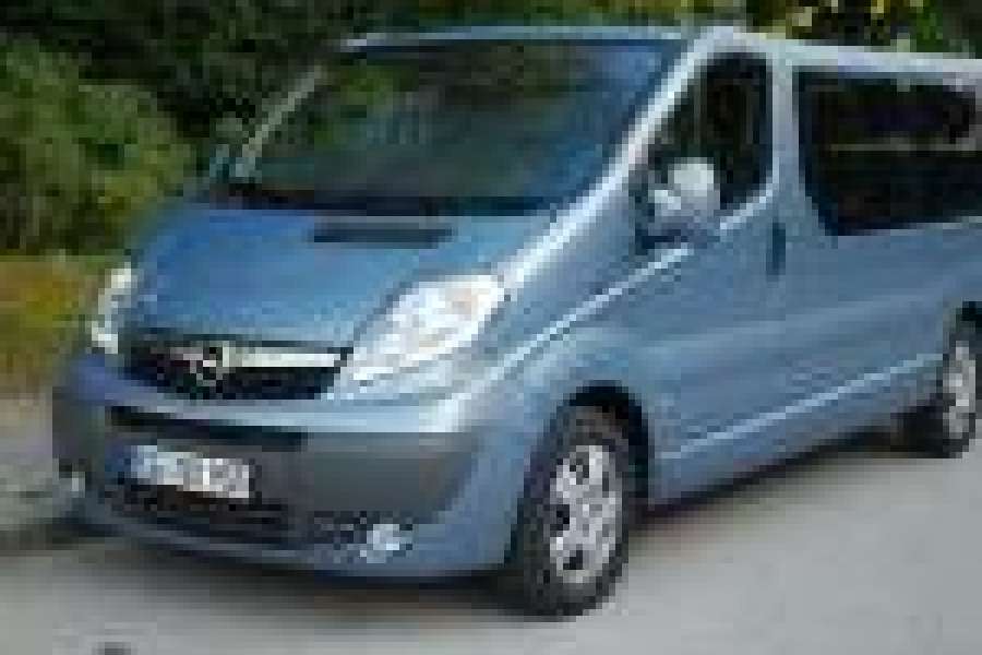 Bild:Opel Vivaro, Renault Trafic und Nissan Primastar mit langem Radstand