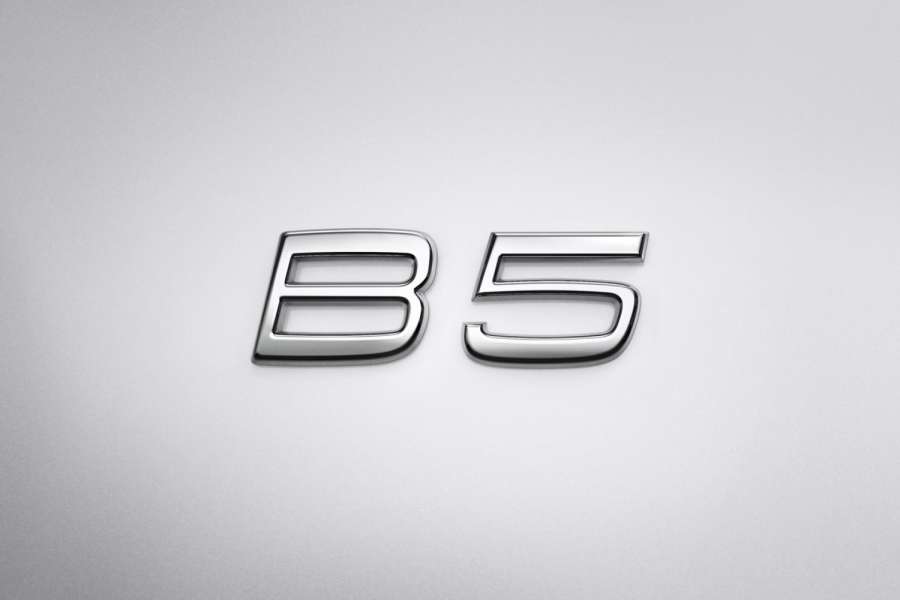 Ein solches „B“ für die Mildhybride soll nach und nach in allen Modellreihen zu sehen sein. (Foto: Volvo)