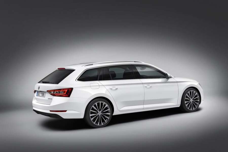 Der Skoda Superb Combi soll seinen Vorgänger nicht nur in der Größe, sondern auch beim Fahrkomfort übertreffen. (Foto: Skoda)