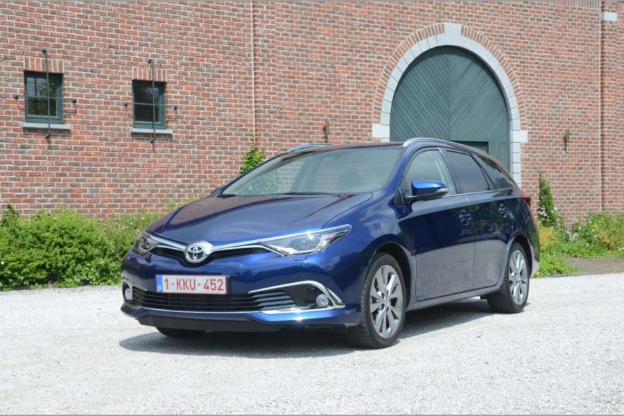 Toyota hat den Einstieg in den Toyota Auris Touring Sports Hybrid um eine Ausstattungsstufe erleichtert. (Foto: Dietmar Fund)