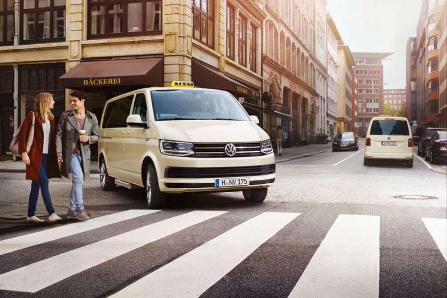 Für die beiden Taxis ab Werk gibt es eine Jahresabschluss-Aktion. (Foto: Volkswagen Nutzfahrzeuge)